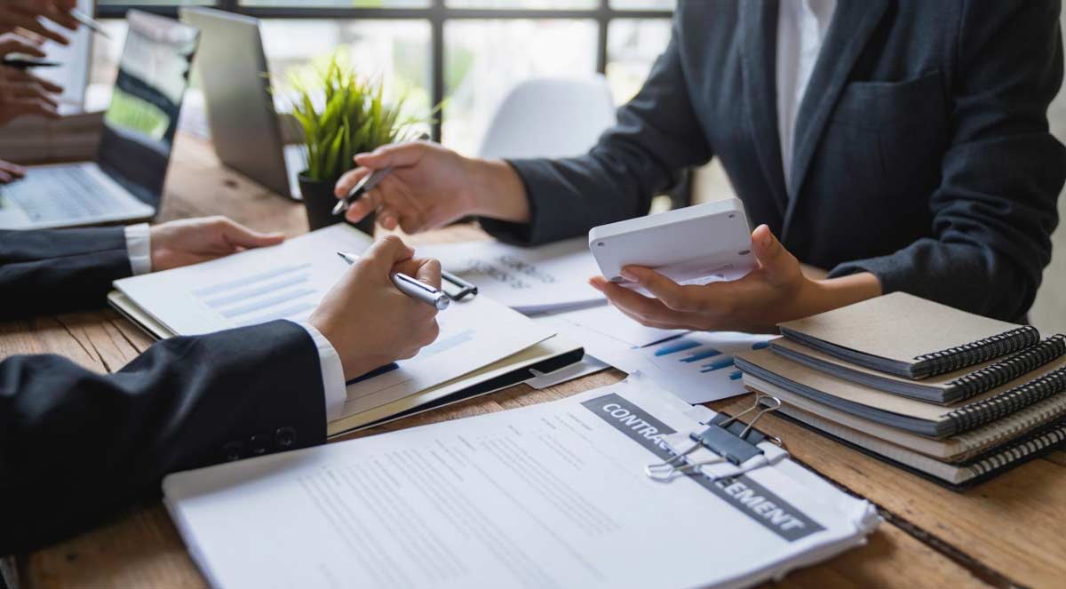 Consultant vs Contractor: What's the Difference?